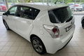 samochód osobowy Toyota zdjęcie 16