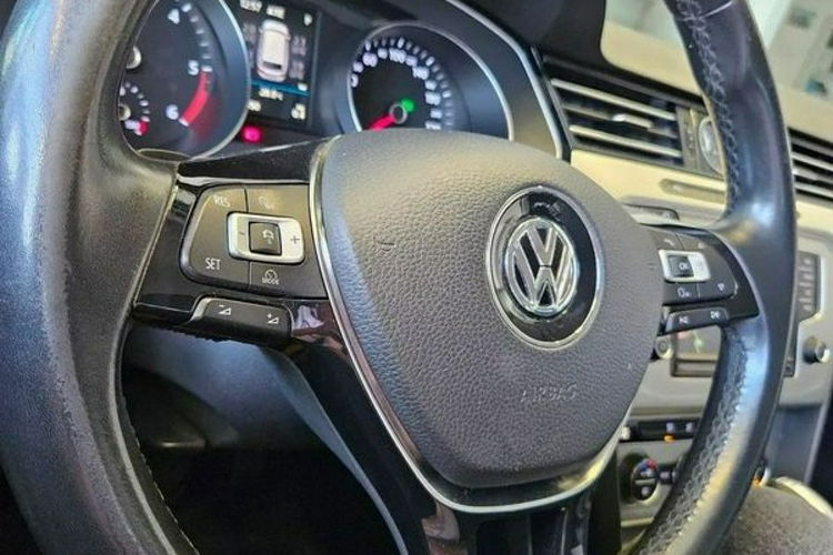 Volkswagen Passat zdjęcie 32