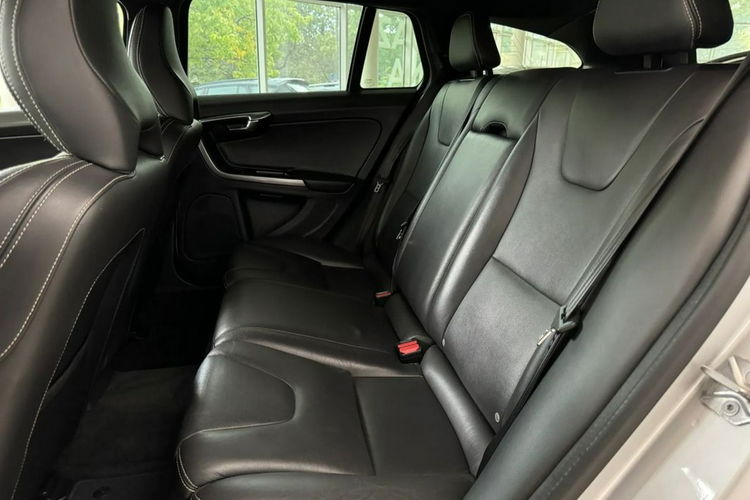 Volvo V60 Zadbane, Skórzana Tapicerka, Nawigacja, Bogata wersja, Gwarancja zdjęcie 19