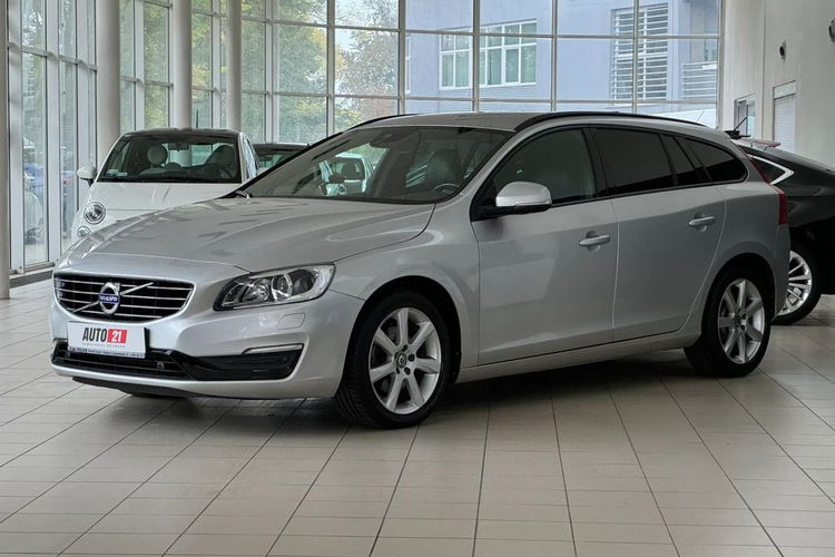 Volvo V60 Zadbane, Skórzana Tapicerka, Nawigacja, Bogata wersja, Gwarancja zdjęcie 32
