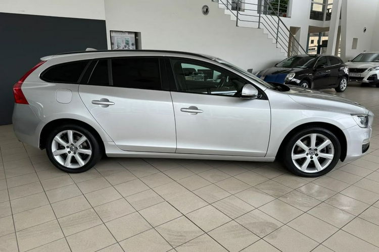 Volvo V60 Zadbane, Skórzana Tapicerka, Nawigacja, Bogata wersja, Gwarancja zdjęcie 9