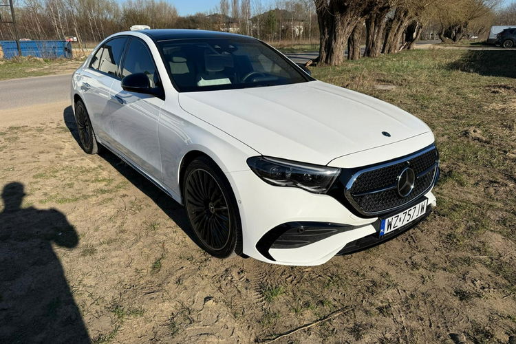 Mercedes E 220 D / W214 / EXCLUSIVE 4MATIC / MILD HYBRID / Salon Polska / / FV zdjęcie 13