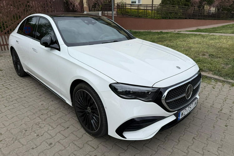 Mercedes E 220 D / W214 / EXCLUSIVE 4MATIC / MILD HYBRID / Salon Polska / / FV zdjęcie 2