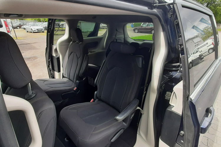 Chrysler Pacifica 3,6b 291KM super stan i wygląd zdjęcie 11