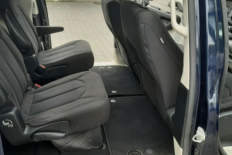 Chrysler Pacifica 3,6b 291KM super stan i wygląd zdjęcie 15
