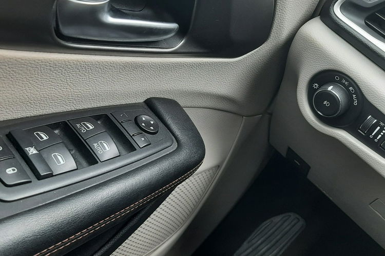 Chrysler Pacifica 3,6b 291KM super stan i wygląd zdjęcie 19