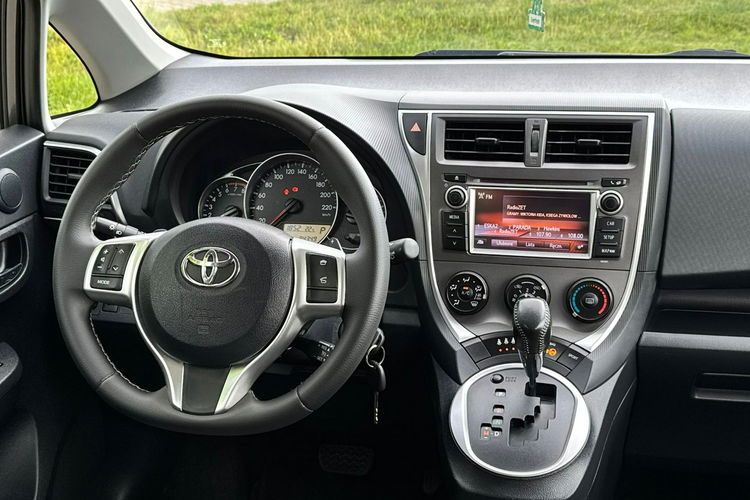 Toyota Verso S Automat Benzyna Niski Przebieg zdjęcie 18