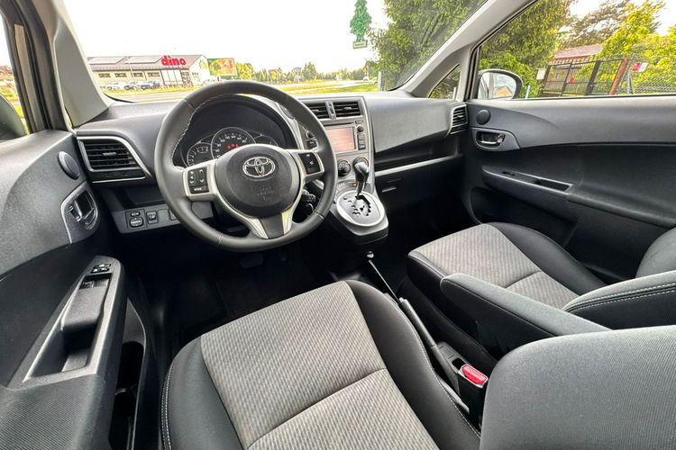 Toyota Verso S Automat Benzyna Niski Przebieg zdjęcie 24