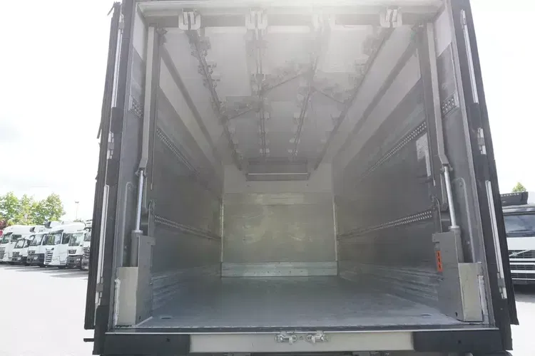 Mercedes Atego 1021 / Chłodnia hakowa Lamberet / Podnośnik 1000 kg / Thermoking T800 R zdjęcie 10