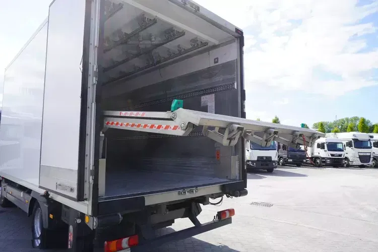 Mercedes Atego 1021 / Chłodnia hakowa Lamberet / Podnośnik 1000 kg / Thermoking T800 R zdjęcie 18