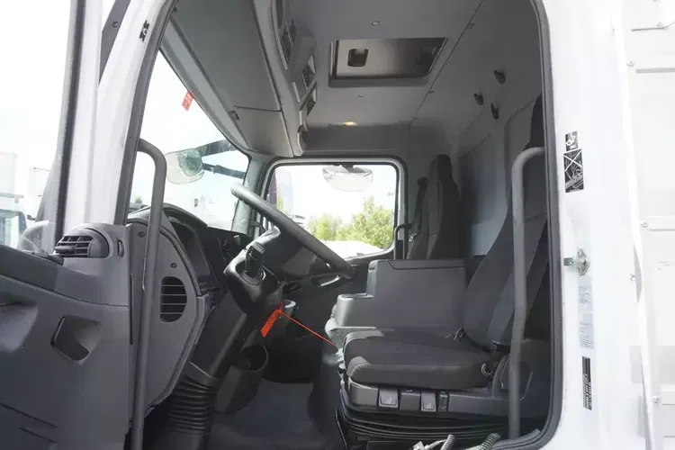 Mercedes Atego 1021 / Chłodnia hakowa Lamberet / Podnośnik 1000 kg / Thermoking T800 R zdjęcie 19