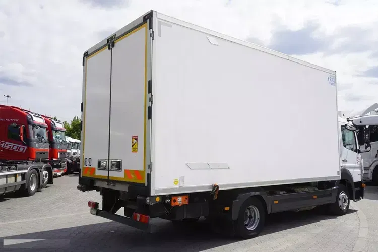 Mercedes Atego 1021 / Chłodnia hakowa Lamberet / Podnośnik 1000 kg / Thermoking T800 R zdjęcie 6