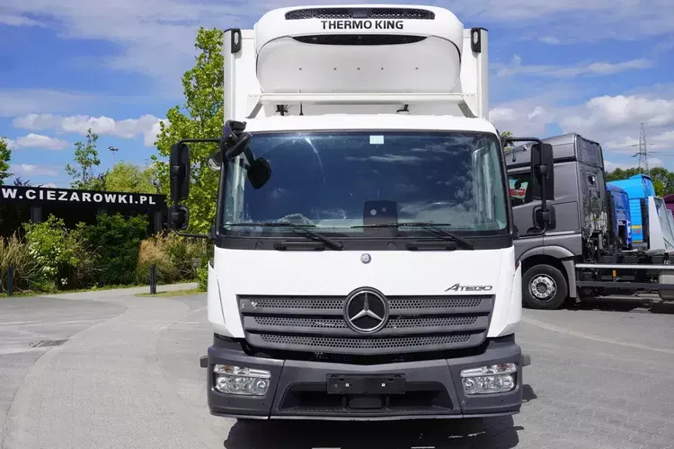 Mercedes Atego 1021 / Chłodnia hakowa Lamberet / Podnośnik 1000 kg / Thermoking T800 R zdjęcie 9