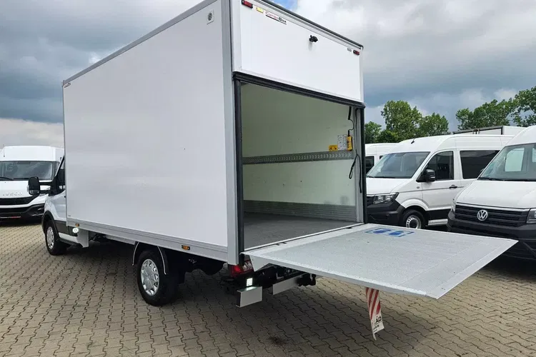 Ford transit Kontener 8 ePAL 89999zł NETTO 2.0 TdCI/131KM zdjęcie 13