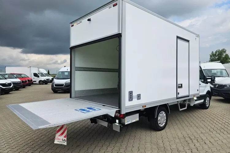 Ford transit Kontener 8 ePAL 89999zł NETTO 2.0 TdCI/131KM zdjęcie 9