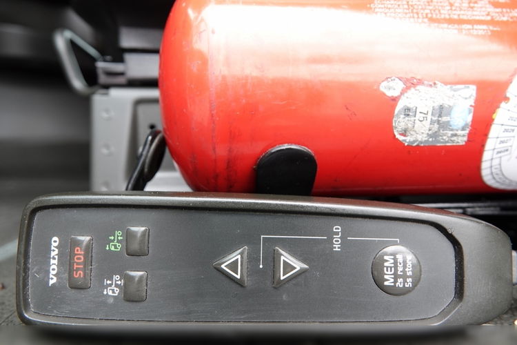 Volvo FH 460 / KLIMA POSTOJOWA / OPONY 100 % / PO KONTRAKCIE SERWISOWYM / SPROWADZONY zdjęcie 24