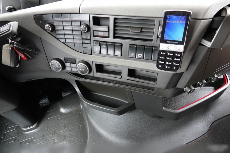 Volvo FH 460 / KLIMA POSTOJOWA / OPONY 100 % / PO KONTRAKCIE SERWISOWYM / SPROWADZONY zdjęcie 31