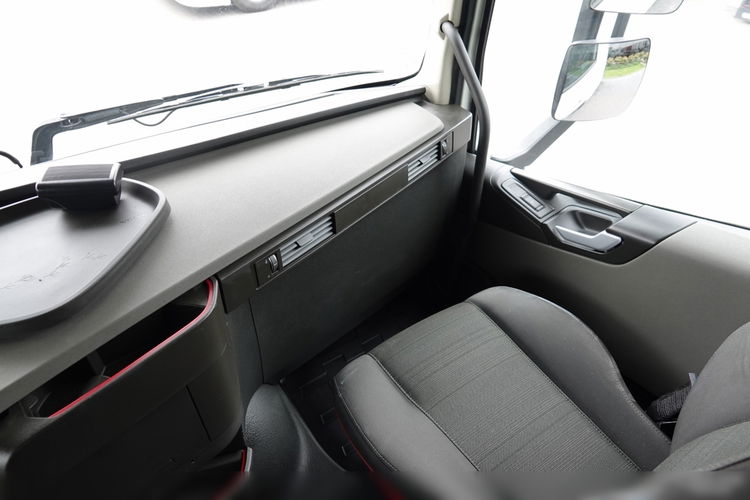 Volvo FH 460 / KLIMA POSTOJOWA / OPONY 100 % / PO KONTRAKCIE SERWISOWYM / SPROWADZONY zdjęcie 33