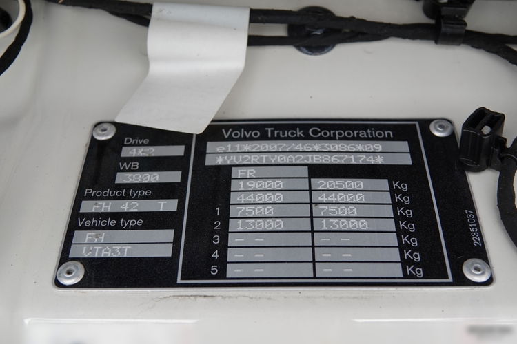Volvo FH 460 / KLIMA POSTOJOWA / OPONY 100 % / PO KONTRAKCIE SERWISOWYM / SPROWADZONY zdjęcie 39