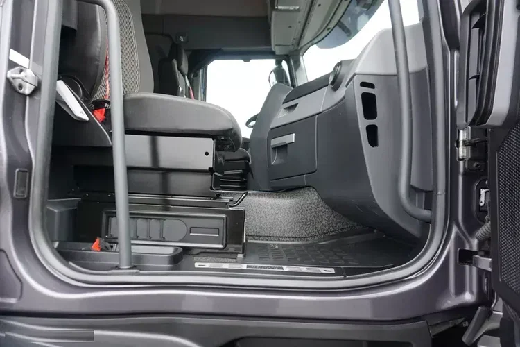 Renault T 460 / EURO 6 / ACC / SLEEPER CAB zdjęcie 39