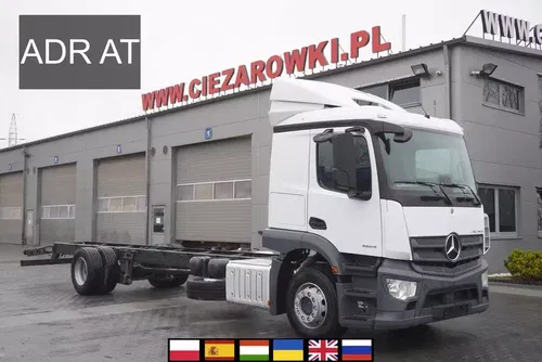 Mercedes Actros 1824 / Rama 9.1 m / ADR AT / kabina sypialna