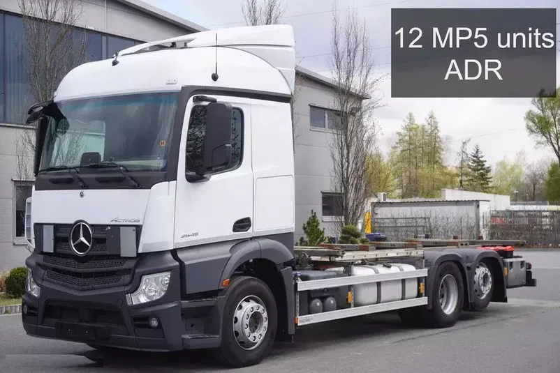 samochód ciężarowy Mercedes zdjęcie 1