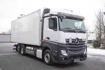 Mercedes Actros 2545 / Chłodnia Lamberet / 2022