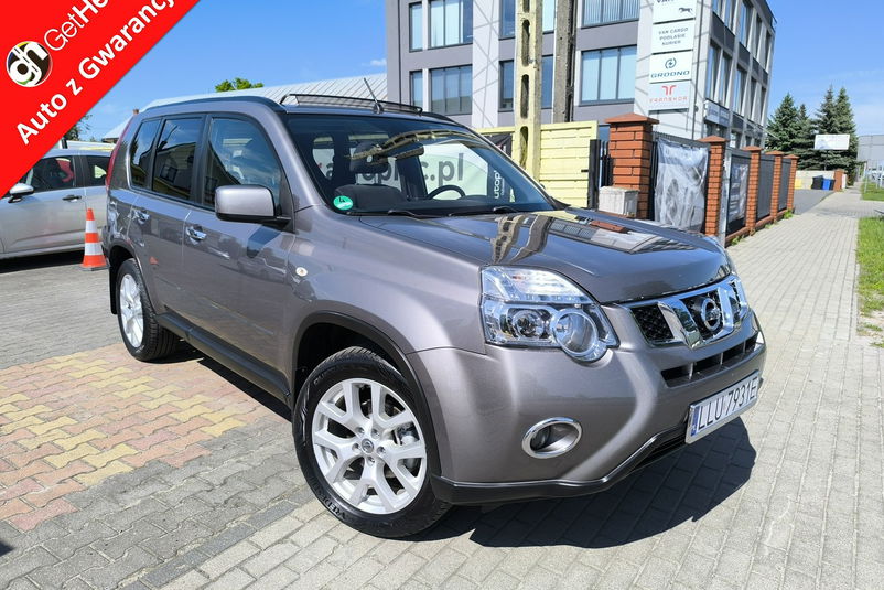 samochód osobowy Nissan zdjęcie 1