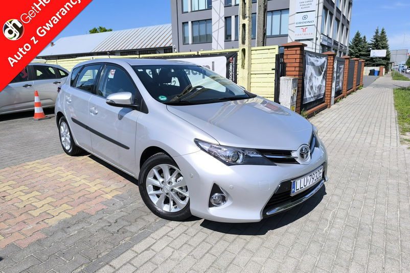 samochód osobowy Toyota zdjęcie 1