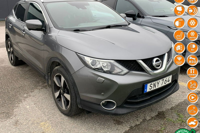 samochód osobowy Nissan zdjęcie 1