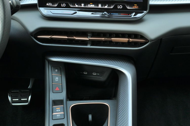 Cupra Terramar 2.0TSI 265KM VZ 4Drive El.Klapa Kamera El.Fotel Matrix Nowy Gwar. Deal zdjęcie 40