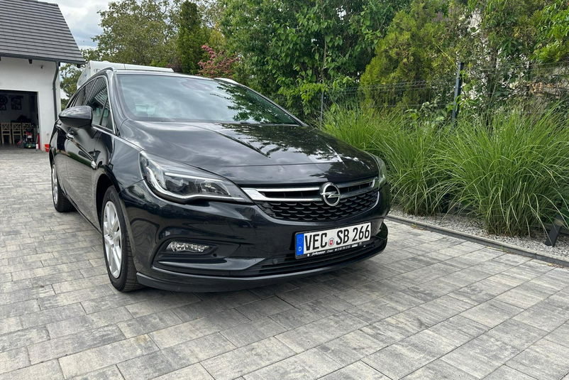 samochód osobowy Opel zdjęcie 1