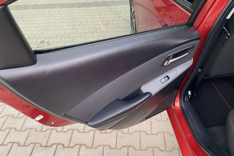 Mazda 2 +90KM+LEDY+asystent pasa ruchu+MARTWE POLE+RADAR zdjęcie 33
