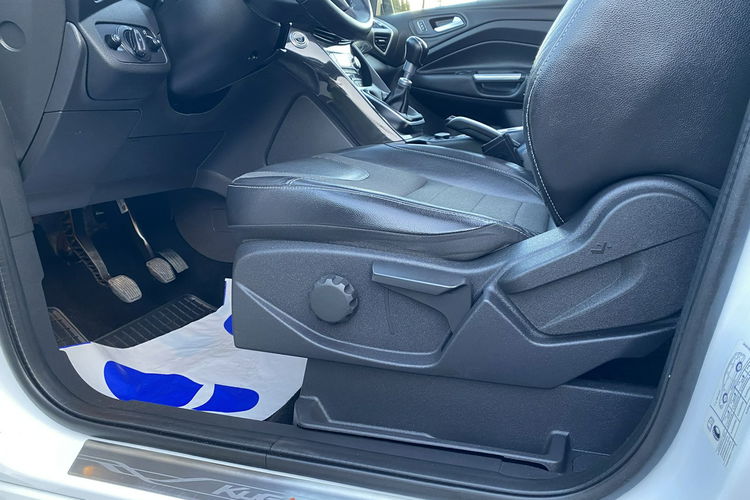 Ford Kuga Panorama+Ledy przód tył+Półskóry+Keyless Go+Climatronic+Podg Fotele zdjęcie 19