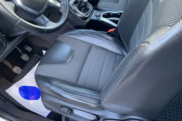 Ford Kuga Panorama+Ledy przód tył+Półskóry+Keyless Go+Climatronic+Podg Fotele zdjęcie 20