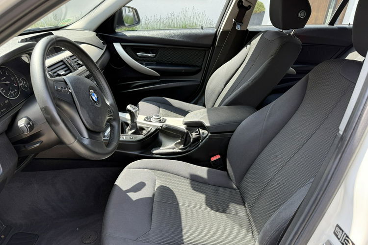 BMW 320 Bardzo zadbana zdjęcie 17
