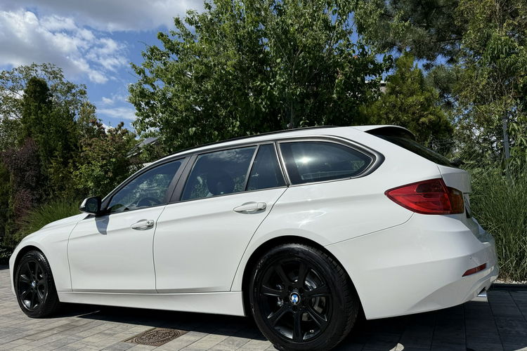 BMW 320 Bardzo zadbana zdjęcie 30