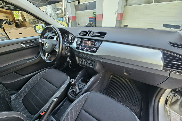 Skoda Fabia kamera,  led ,  alufelgi ,  tempomat ,  serwis zdjęcie 26