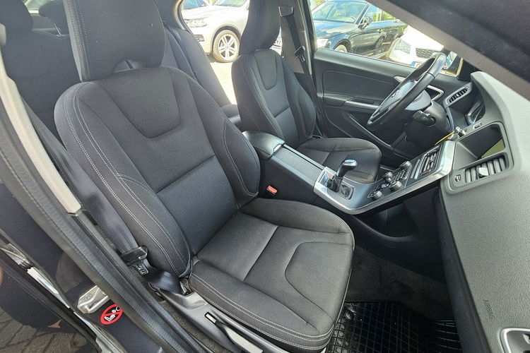 Volvo S60 niski przebieg, , bogata wersja zdjęcie 9