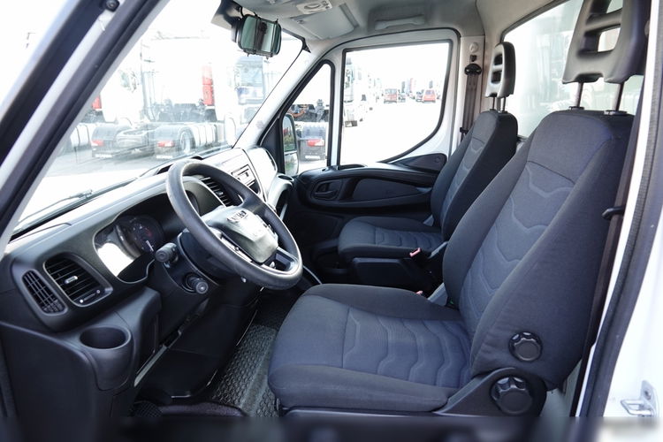 Iveco DAILY / 3.0D -180KM / CHŁODNIA / HAKÓWKA / AGREGAT THERMO KING / ZEWNĘTRZNA WTYKA / DMC: 3500 KG / 2019 ROK zdjęcie 30