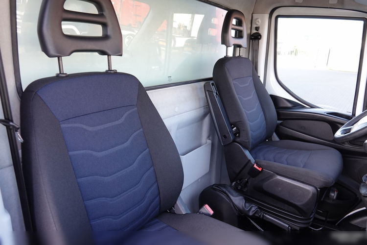 Iveco DAILY / 3.0D -180KM / CHŁODNIA / HAKÓWKA / AGREGAT THERMO KING / ZEWNĘTRZNA WTYKA / DMC: 3500 KG / 2019 ROK zdjęcie 38