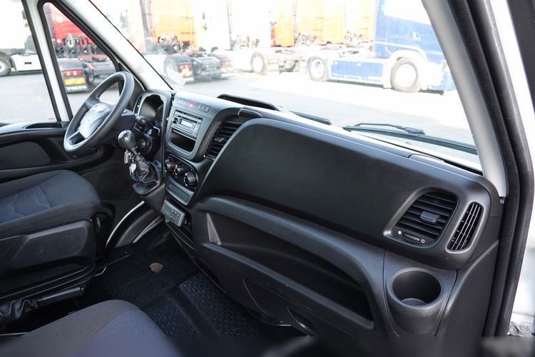 Iveco DAILY / 3.0D -180KM / CHŁODNIA / HAKÓWKA / AGREGAT THERMO KING / ZEWNĘTRZNA WTYKA / DMC: 3500 KG / 2019 ROK zdjęcie 39