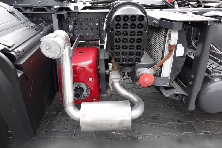 Mercedes AROCS 1851 /  4X4 / HYDRODRIVE / KOMPRESOR DO WYDMUCHU GARDNER  / HYDRAULIKA  / ADR / RETARDER / ALUFELGI / 2018 ROK / SPROWADZONY / PO KONTRAKCIE SERWISOWYM  zdjęcie 22