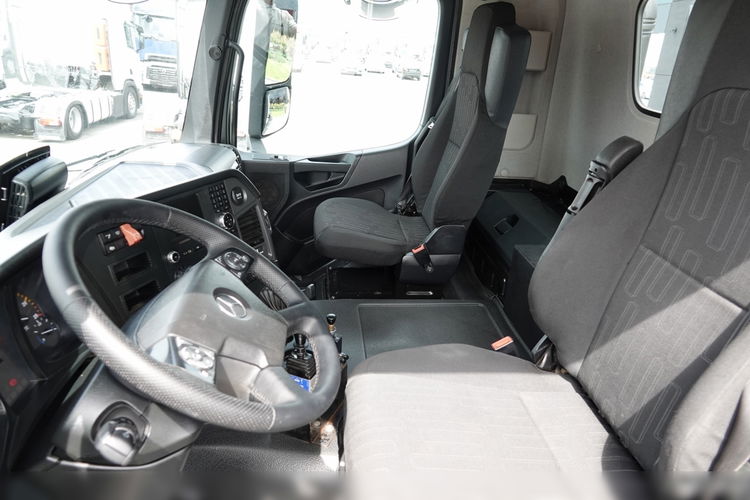 Mercedes AROCS 1851 /  4X4 / HYDRODRIVE / KOMPRESOR DO WYDMUCHU GARDNER  / HYDRAULIKA  / ADR / RETARDER / ALUFELGI / 2018 ROK / SPROWADZONY / PO KONTRAKCIE SERWISOWYM  zdjęcie 27