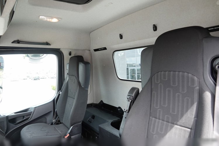 Mercedes AROCS 1851 /  4X4 / HYDRODRIVE / KOMPRESOR DO WYDMUCHU GARDNER  / HYDRAULIKA  / ADR / RETARDER / ALUFELGI / 2018 ROK / SPROWADZONY / PO KONTRAKCIE SERWISOWYM  zdjęcie 28