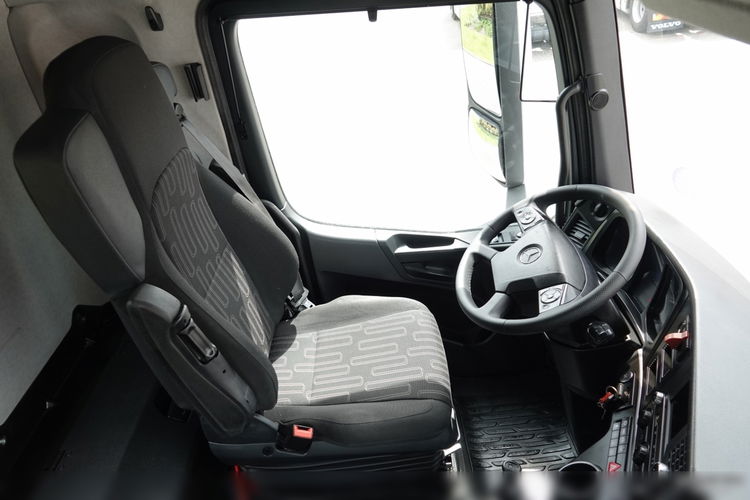 Mercedes AROCS 1851 /  4X4 / HYDRODRIVE / KOMPRESOR DO WYDMUCHU GARDNER  / HYDRAULIKA  / ADR / RETARDER / ALUFELGI / 2018 ROK / SPROWADZONY / PO KONTRAKCIE SERWISOWYM  zdjęcie 29