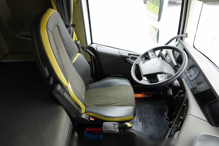 Volvo FH 16 / 650 / 6x2 / HYDRAULIKA / RETARDER / KLIMA POSTOJOWA / PUSHER / 3 OSIOWY CIĄGNIK SIODŁOWY / ALUFELGI SPROWADZONY / PO KONTRAKCIE SERWISOWYM zdjęcie 30