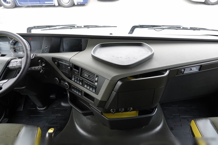 Volvo FH 16 / 650 / 6x2 / HYDRAULIKA / RETARDER / KLIMA POSTOJOWA / PUSHER / 3 OSIOWY CIĄGNIK SIODŁOWY / ALUFELGI SPROWADZONY / PO KONTRAKCIE SERWISOWYM zdjęcie 34