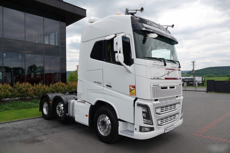 Volvo FH 16 / 650 / 6x2 / HYDRAULIKA / RETARDER / KLIMA POSTOJOWA / PUSHER / 3 OSIOWY CIĄGNIK SIODŁOWY / ALUFELGI SPROWADZONY / PO KONTRAKCIE SERWISOWYM zdjęcie 3