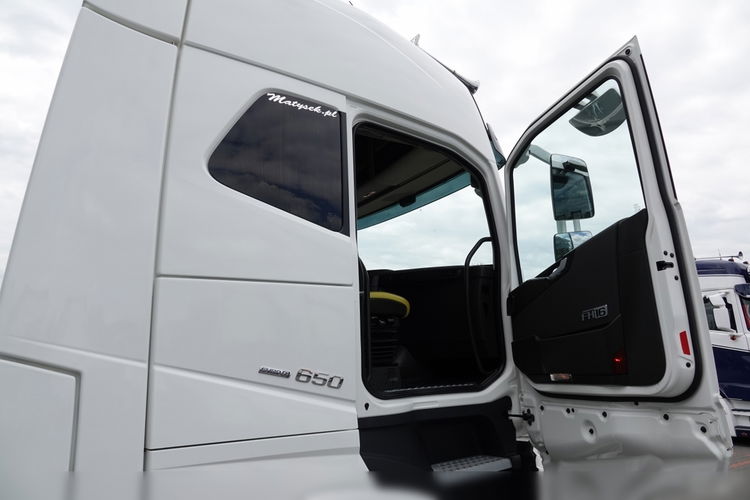 Volvo FH 16 / 650 / 6x2 / HYDRAULIKA / RETARDER / KLIMA POSTOJOWA / PUSHER / 3 OSIOWY CIĄGNIK SIODŁOWY / ALUFELGI SPROWADZONY / PO KONTRAKCIE SERWISOWYM zdjęcie 40